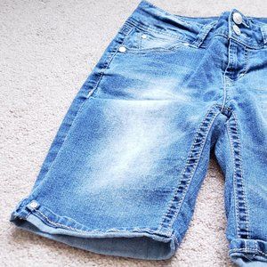 Wallflower Denim Deluxe Size 9 Capris